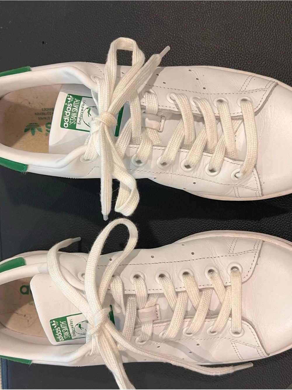 Adidas Stan Smith sneakers with a signature green heel cap - Picture 2 of 5